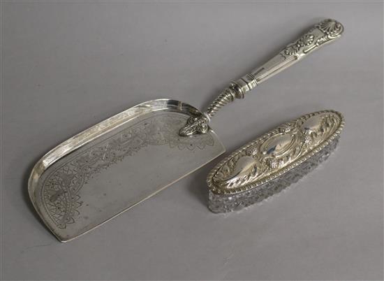 A George V silver crumb scoop by Mappin & Webb, Sheffield, 1910 and a silver lidded toilet jar.